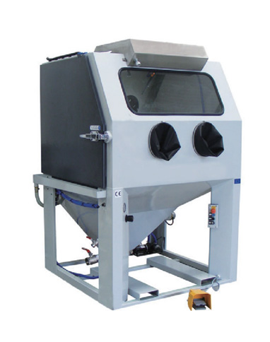 Sand blasting equipment for wet cutting tools