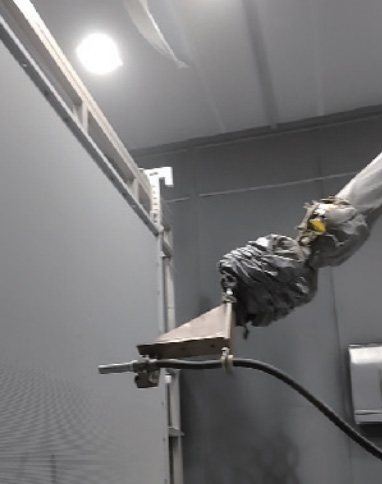 Robot fully automatic sandblasting room