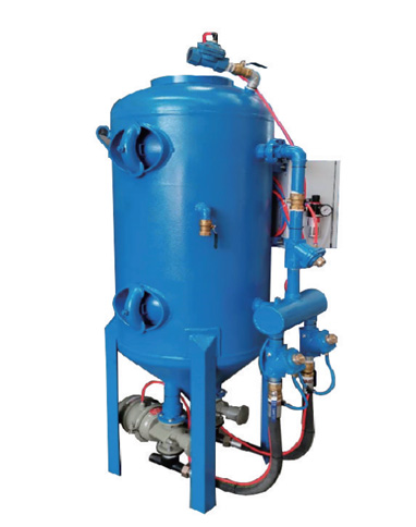 Mobile sand blasting tank